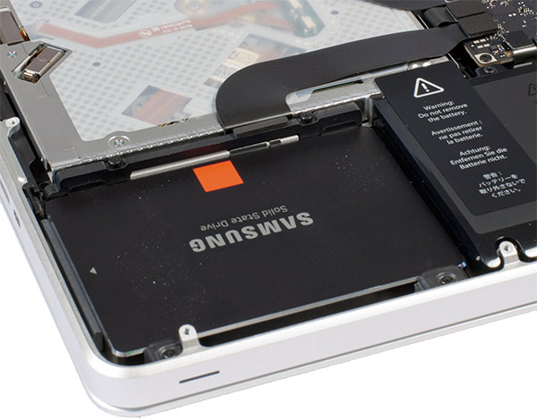 Μπορώ να συνδέσω δύο εξωτερικές οθόνες με το MacBook Pro μου